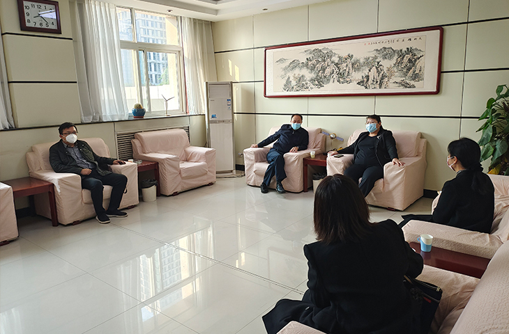路录平与市残联副理事长范廷宾对接聋儿语训中心项目.jpg