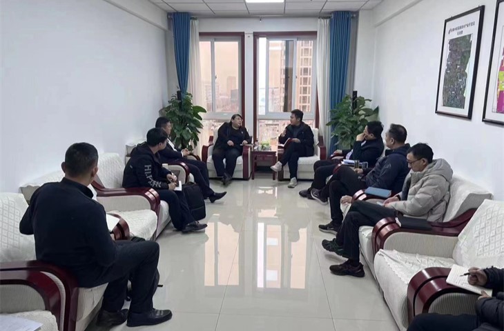 北关区委副书记、区长路录平会见豫资投资集团负责人.jpg
