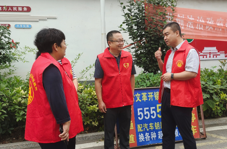 北关区委书记元浩调研“全民洗城”工作.jpg