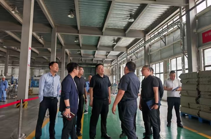 可振虎调研辖区企业生产经营情况